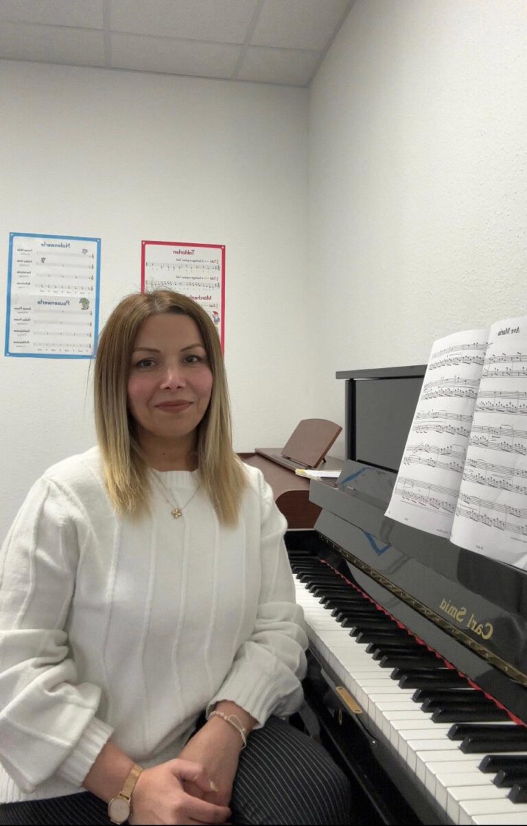 Musiklehrerin Mahsati Hamidova